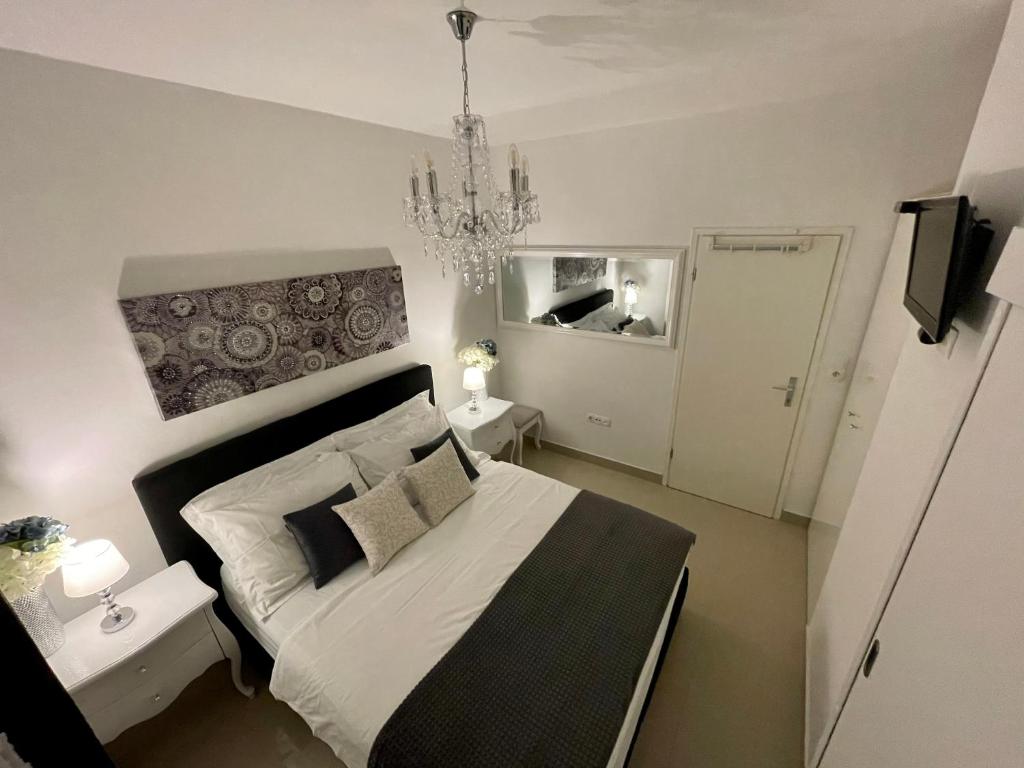Postel nebo postele na pokoji v ubytování Central Square Guest House