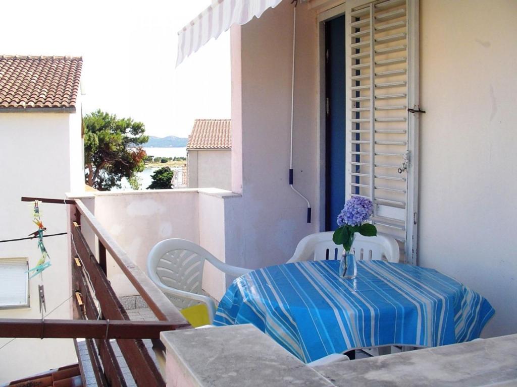 Balkón alebo terasa v ubytovaní Apartment in Pakoštane with sea view, balcony, WiFi (3539-2)