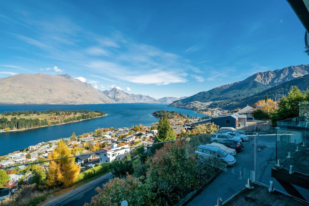 Alpine Loft with Jaw-dropping View! - Resim 18