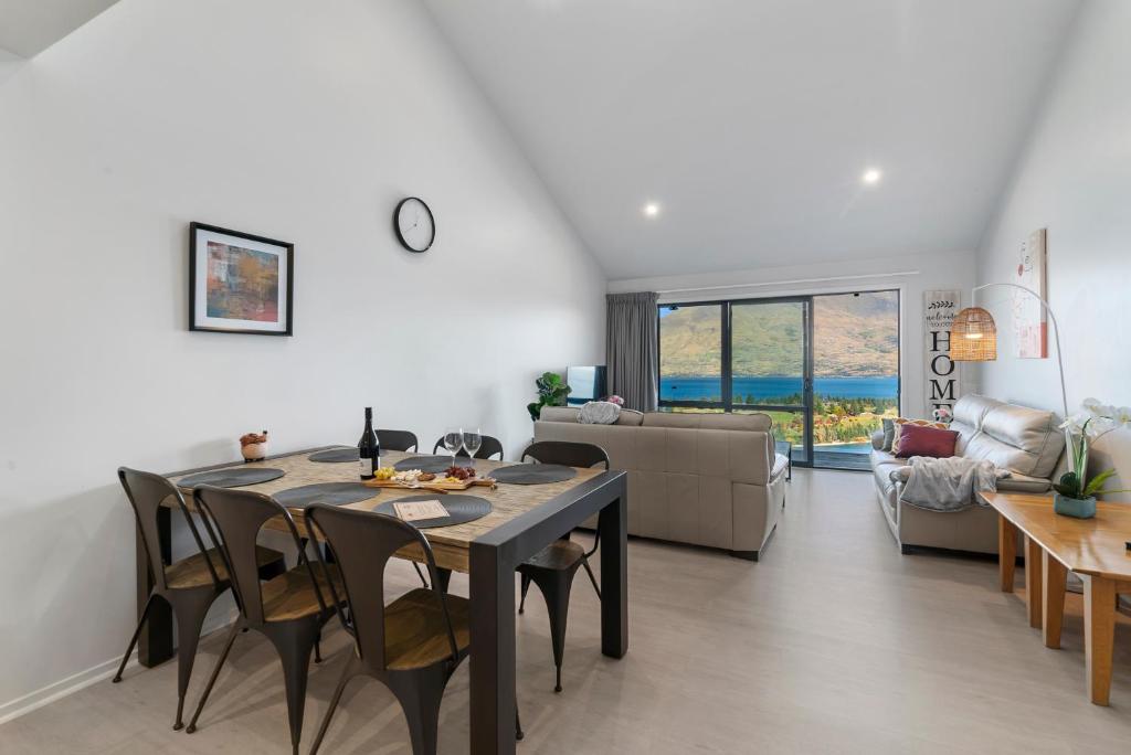 Alpine Loft with Jaw-dropping View! - Resim 4