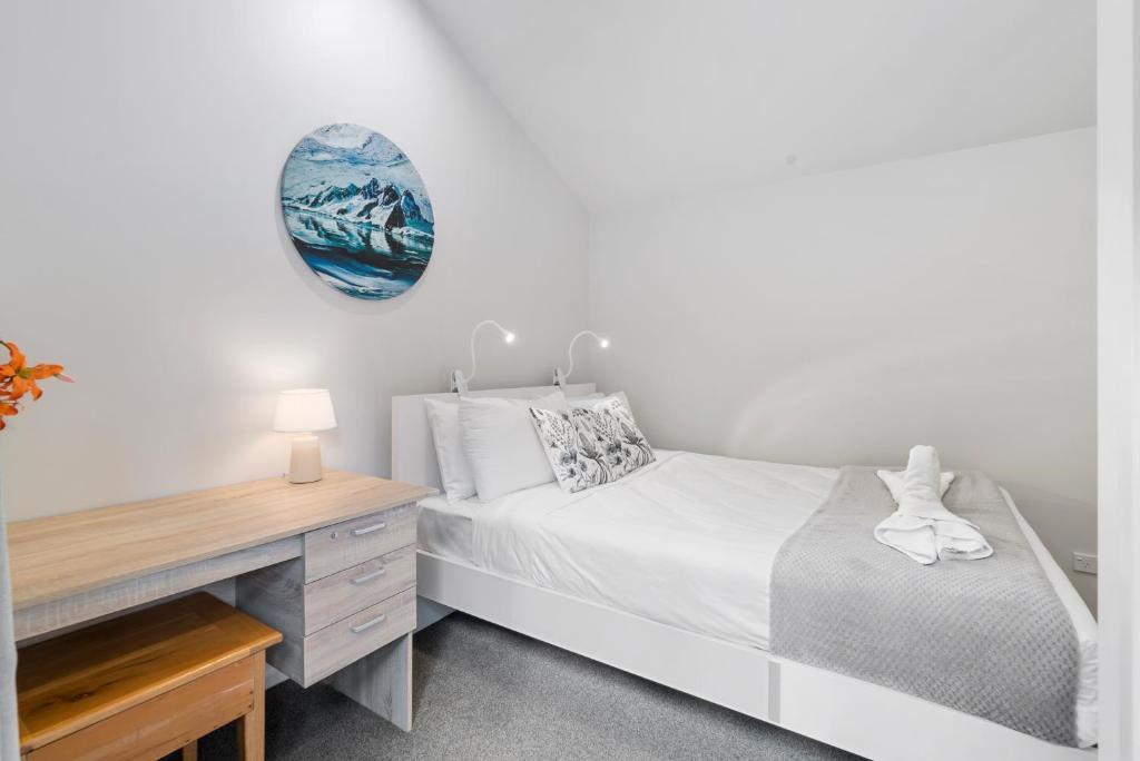 Alpine Loft with Jaw-dropping View! - Resim 16