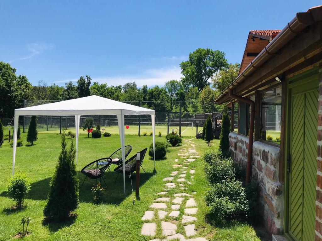 A garden outside Villa Garden
