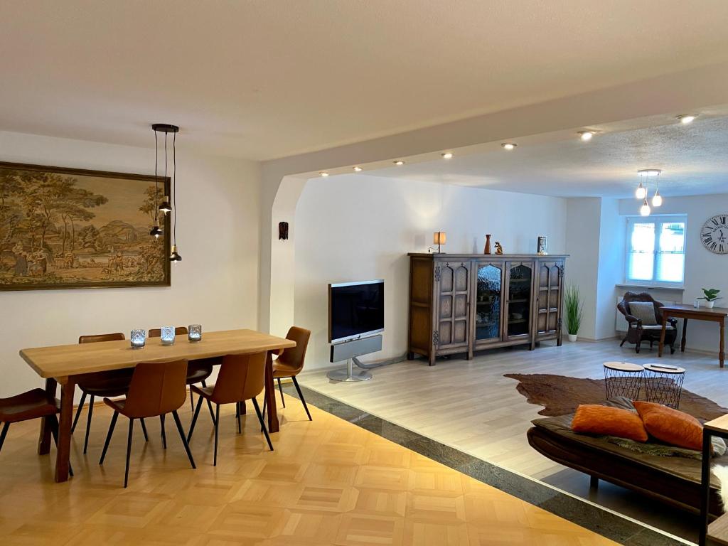 TV a/nebo společenská místnost v ubytování 3 Zimmer Ferienwohnung Hellmairs