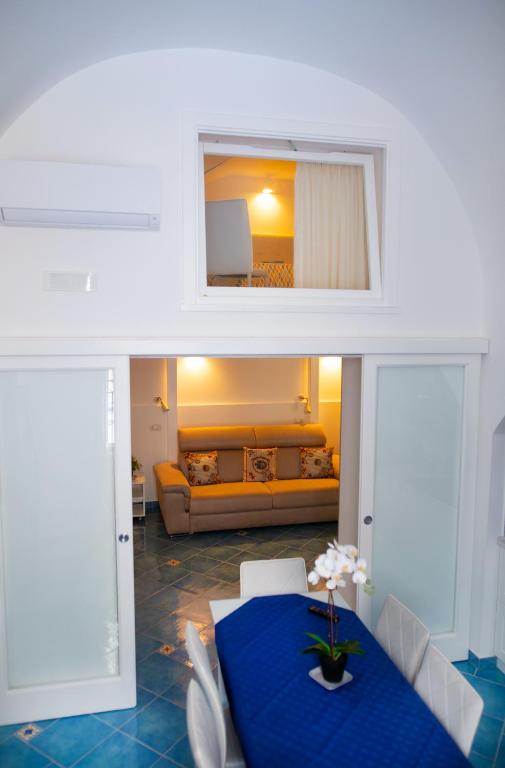 Кровать или кровати в номере Levante - lovely flat with terrace & sea view