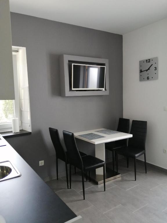 Телевизор и/или развлекательный центр в Apartment "MANNA