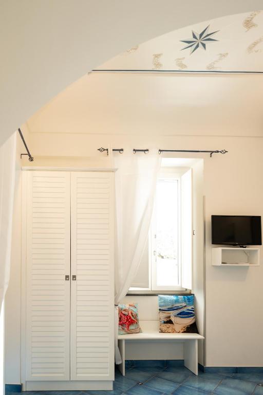 A television and/or entertainment centre at Scirocco - amazing flat with terrace in the Center