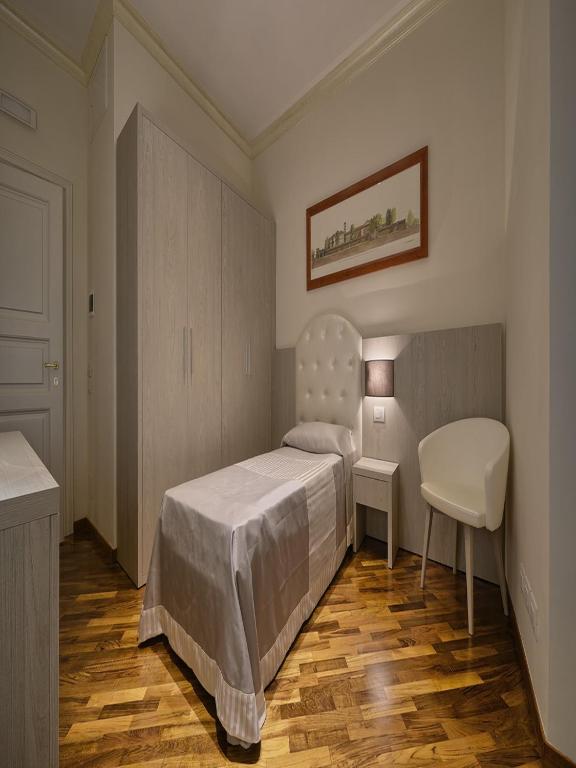 Łóżko lub łóżka w pokoju w obiekcie Polinari Rooms San Pietro Roma