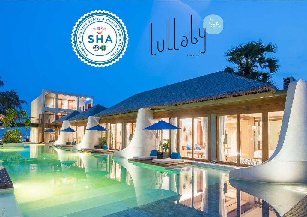 un complejo con piscina frente a un edificio en Lullaby The Sea Hua Hin en Cha Am