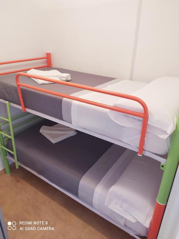Łóżko lub łóżka w pokoju w obiekcie Apartamento playa con vistas al mar