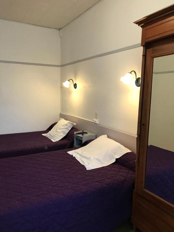 Postel nebo postele na pokoji v ubytování Hôtel du Clos Fleuri