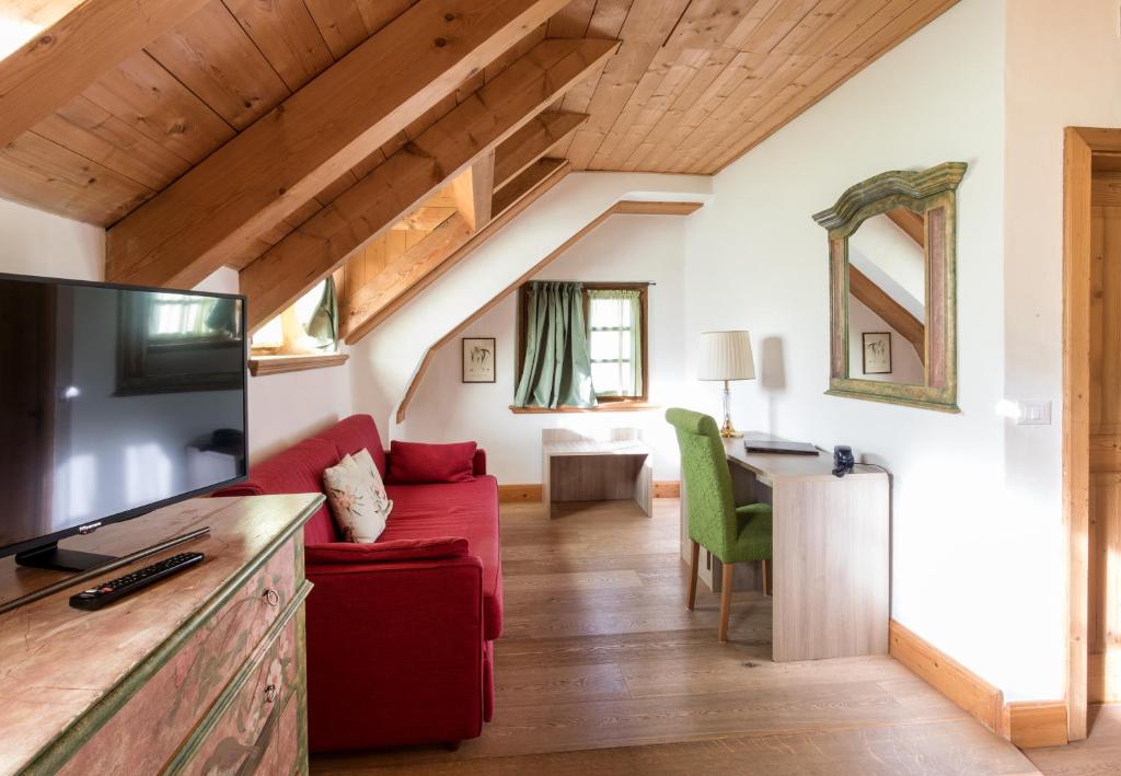 TV a/nebo společenská místnost v ubytování Hotel Edelhof