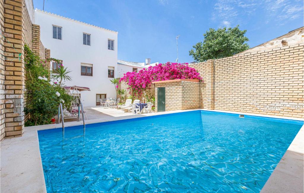 Beautiful home in Sevilla with Outdoor swimming pool and 5 ...