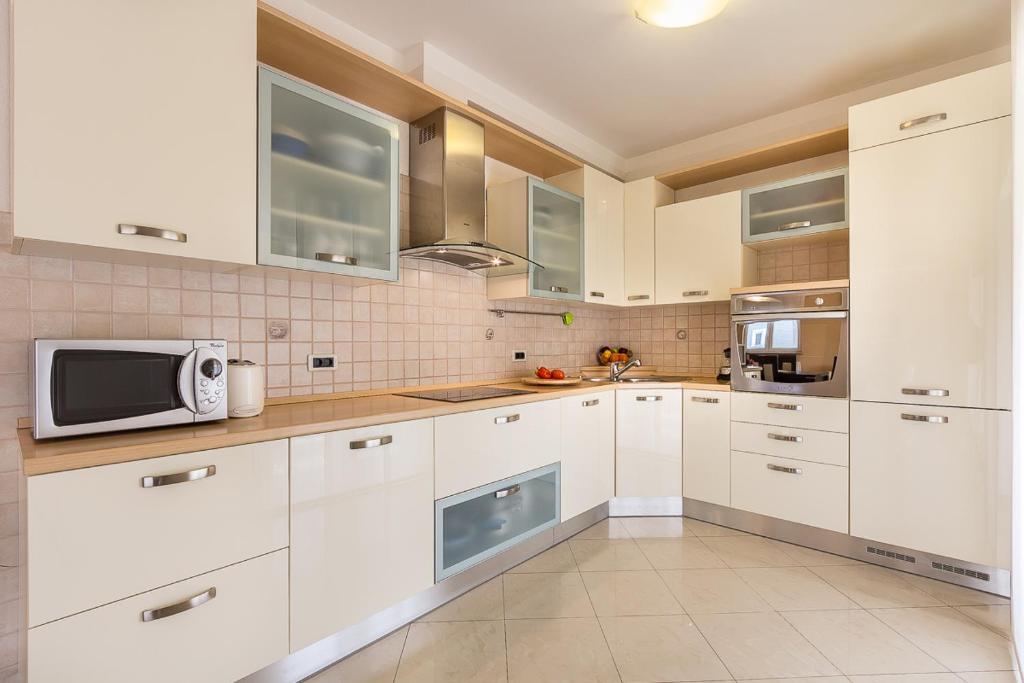 Kuchyň nebo kuchyňský kout v ubytování Apartment Igor 3 ****
