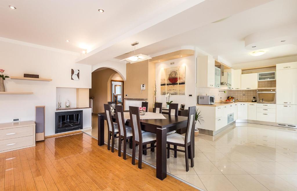 Kuchyň nebo kuchyňský kout v ubytování Apartment Igor 3 ****
