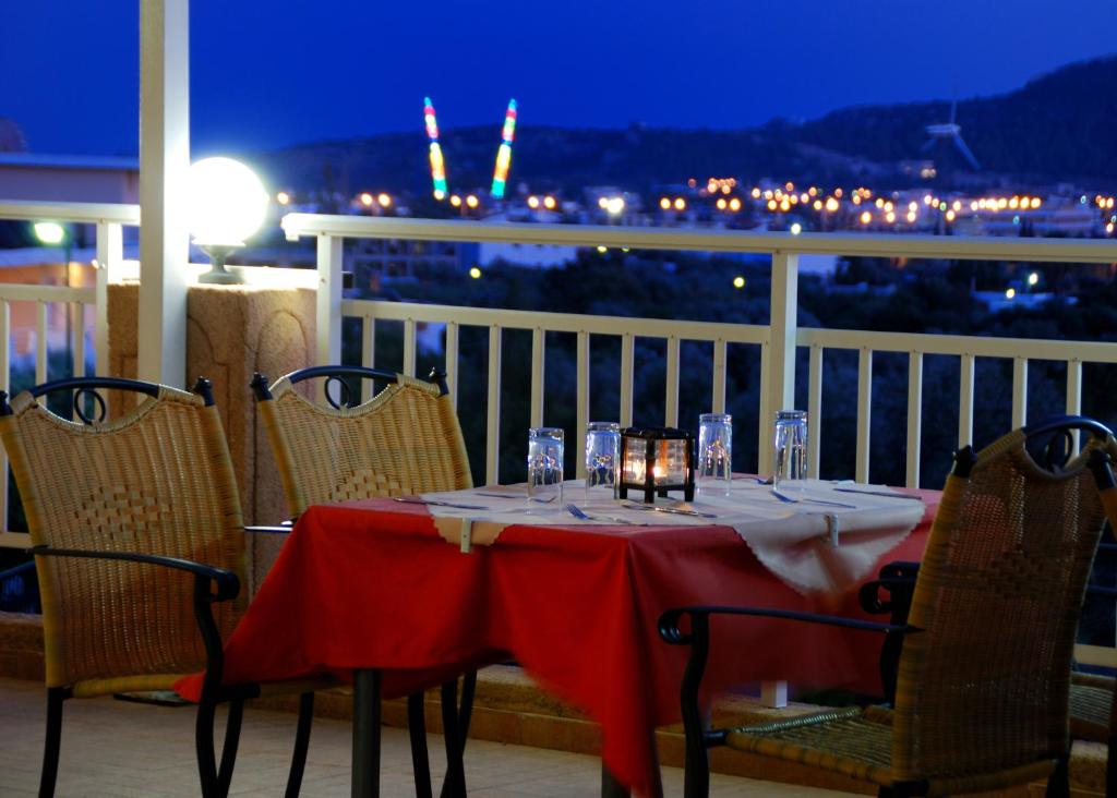 Nespecifikovaný výhled na hory nebo výhled na hory při pohledu z hotelu