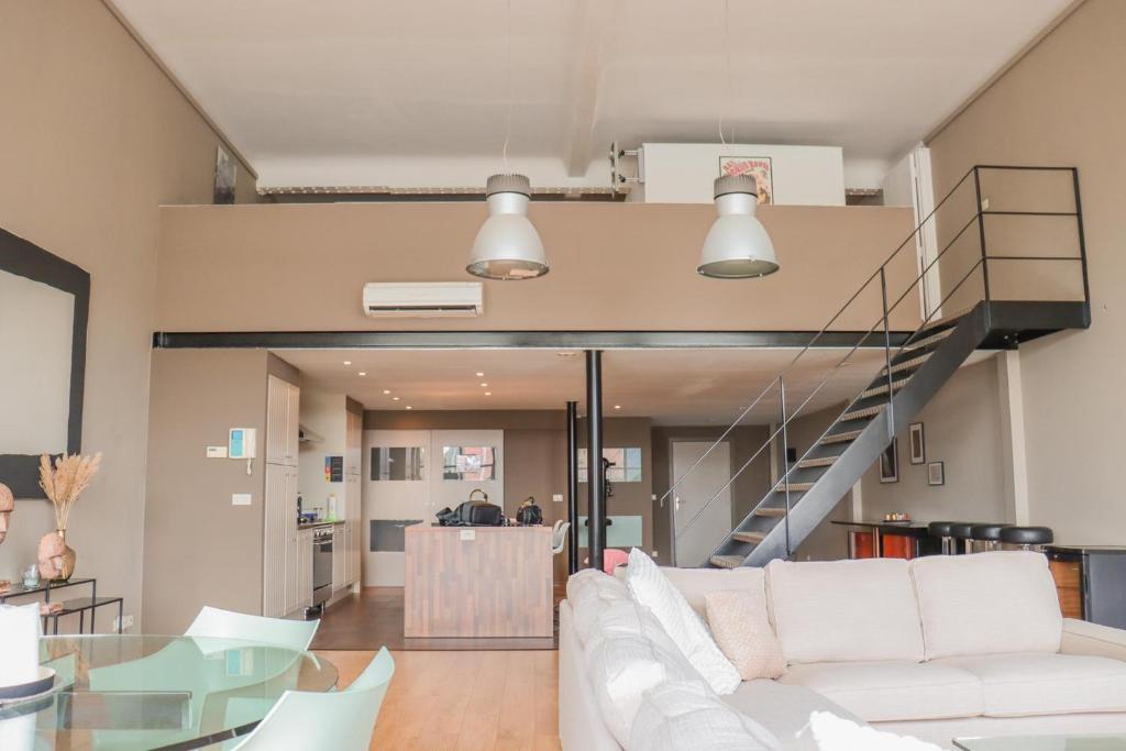 Kuchyň nebo kuchyňský kout v ubytování luxurious loft Oudenaarde in The Flemish Ardennes