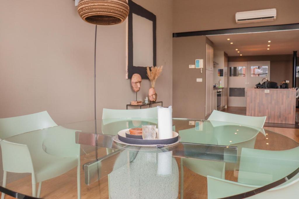 Posezení v ubytování luxurious loft Oudenaarde in The Flemish Ardennes