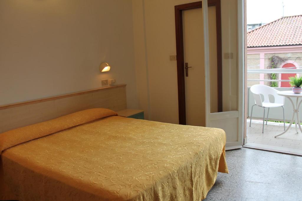 Postel nebo postele na pokoji v ubytování Hotel Madrid