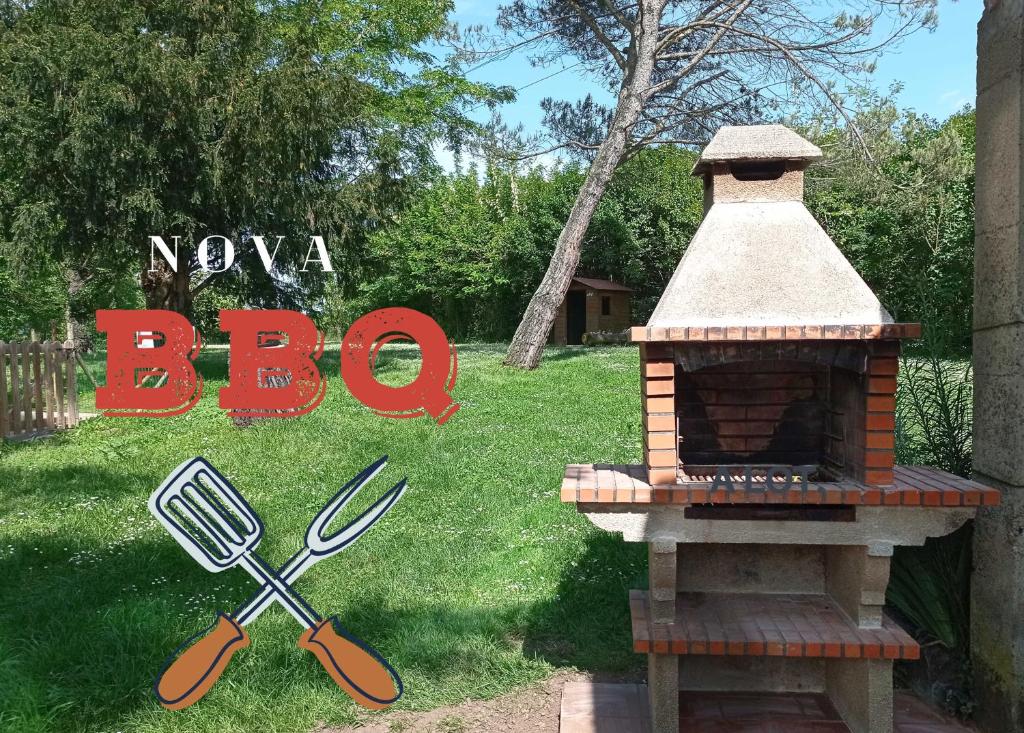 Gril dostupný pro hosty v venkovského domu