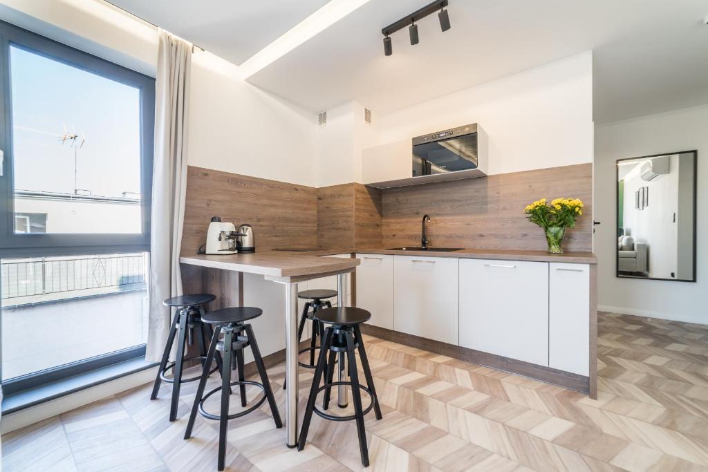 Kuchyňa alebo kuchynka v ubytovaní Apartamenty Gdansk EU- Apartamenty Jelitkowska 11, 200m od morza