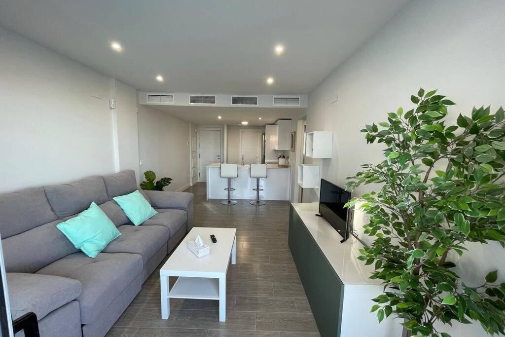 Kuchyň nebo kuchyňský kout v ubytování Amazing Duna Beach Seafront Apartament
