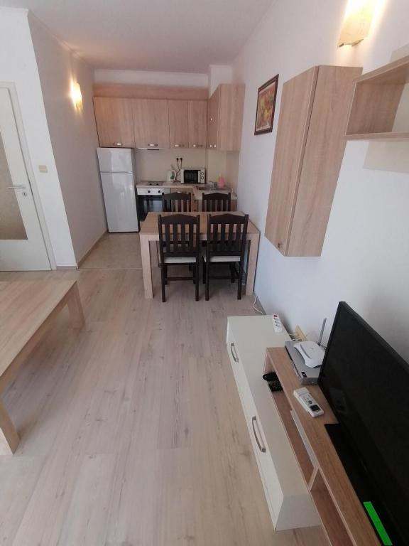 A kitchen or kitchenette at EM Kristal Beach Nesebar