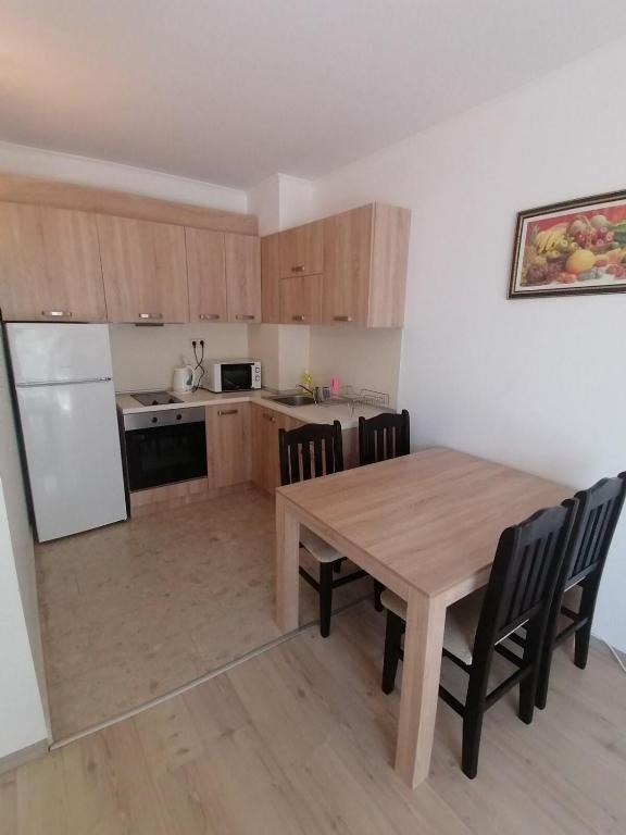 A kitchen or kitchenette at EM Kristal Beach Nesebar