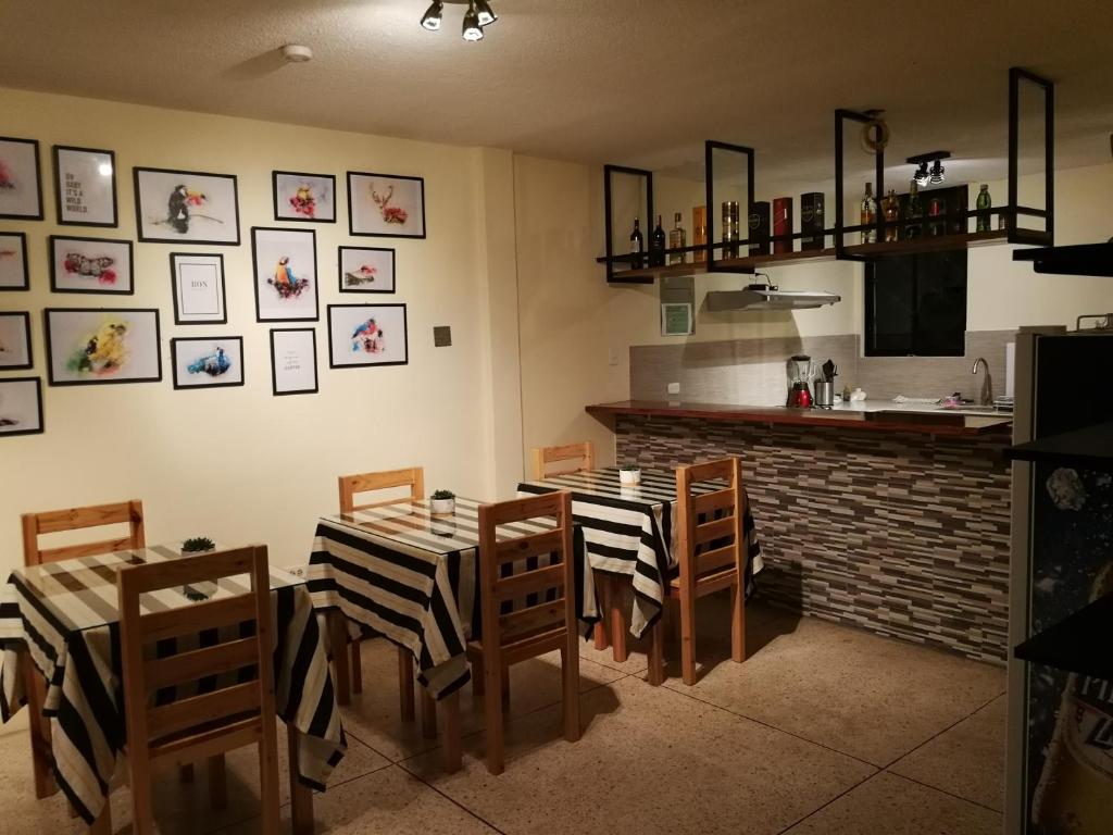 Kuchyň nebo kuchyňský kout v ubytování Chapelet Hostal