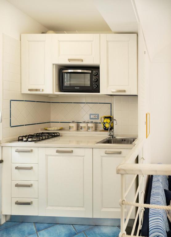 A kitchen or kitchenette at Scirocco - amazing flat with terrace in the Center