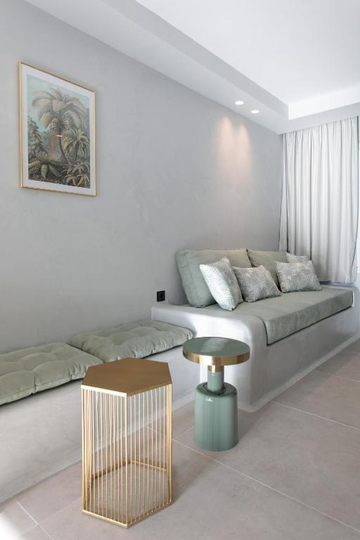 Iphimedeia Luxury Hotel & Suites - Deluxe Suite With Hot Tub