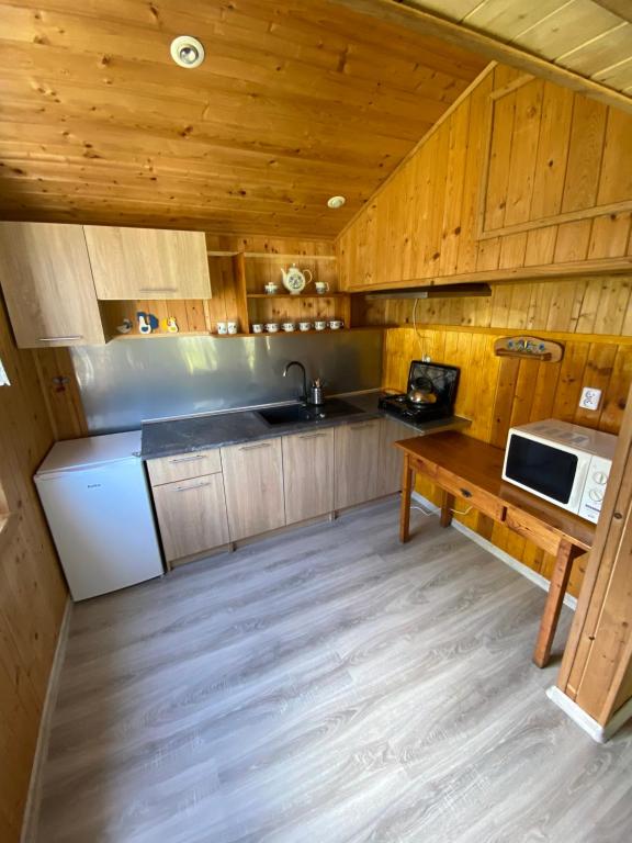 Kuchyň nebo kuchyňský kout v ubytování Przystanek Kaszuby