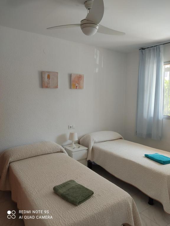 Postel nebo postele na pokoji v ubytování CASA SANTO a 2 minutos de la playa a pié y parking gratuito