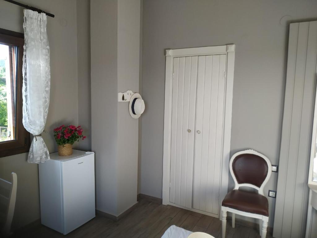 Geomelia Guest Studio 1 & Geomelia Guest Studio 2 - One-Bedroom House