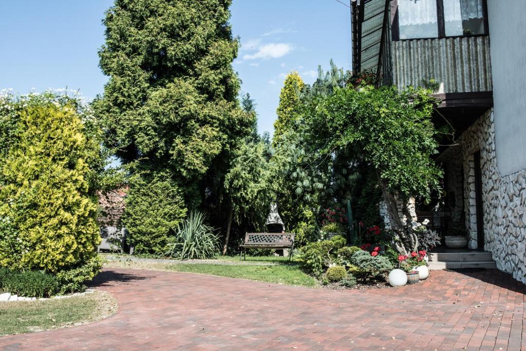 Vonkajšia záhrada v ubytovaní Apartamenty na Kasztelańskiej