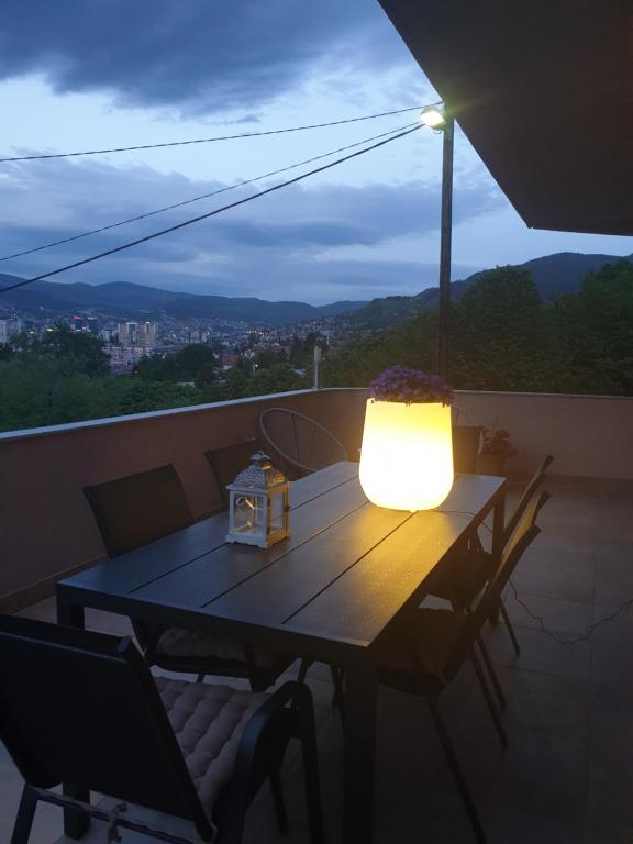 Pogled na planinu ili pogled na planinu iz apartmana