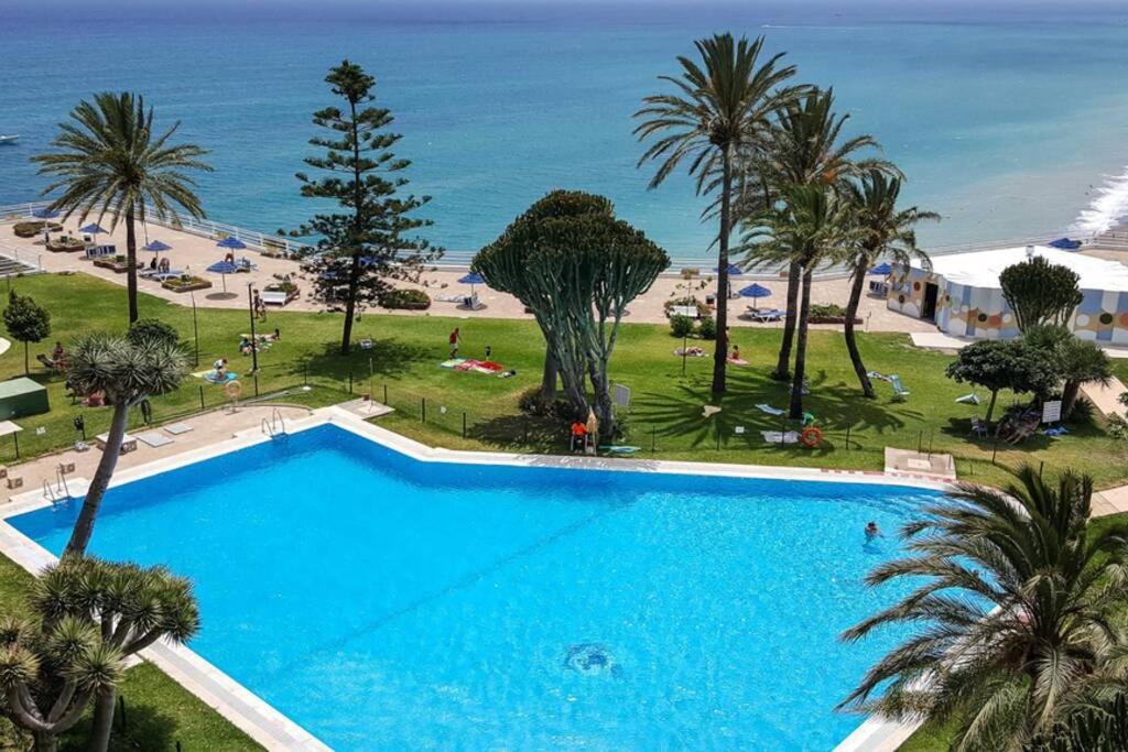 The swimming pool at or close to Castillo de Santa Clara