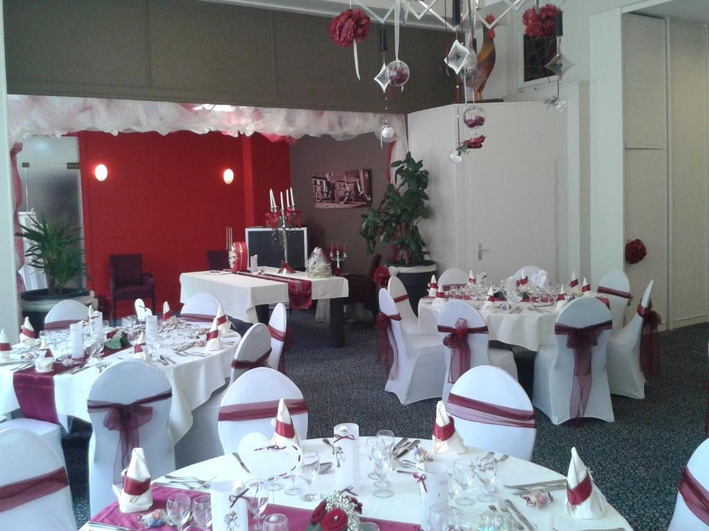 Hôtel Restaurant Du Parc de la Colombière - Resim 31