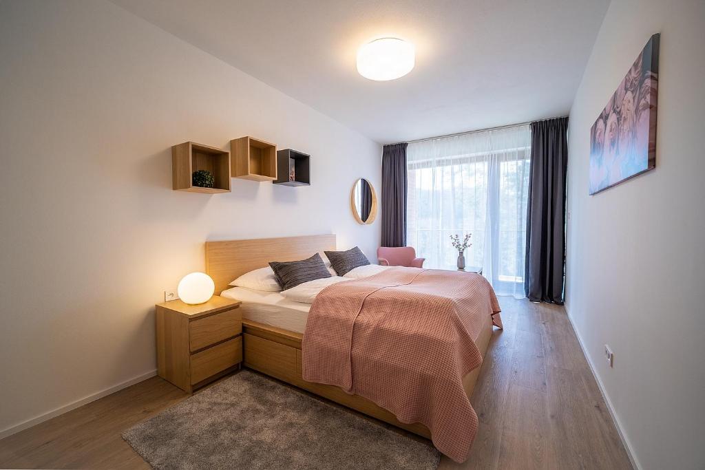 Łóżko lub łóżka w pokoju w obiekcie Apartmán Lipnoport