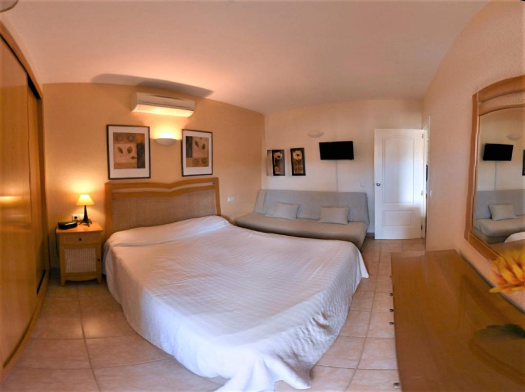 A bed or beds in a room at Benal Beach Holidays