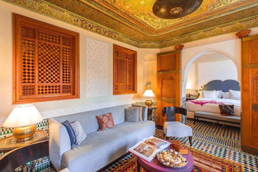 Säng eller sängar i ett rum på Palais Faraj Suites & Spa