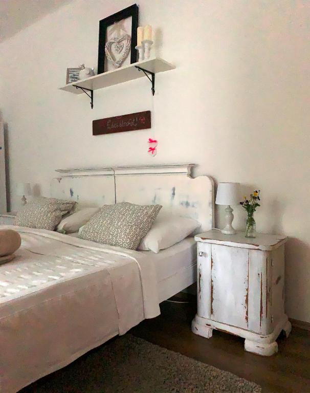 Posteľ alebo postele v izbe v ubytovaní Gyere be Vendégház