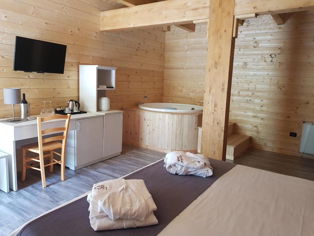 Kuchyň nebo kuchyňský kout v ubytování Lorica Suite Lago