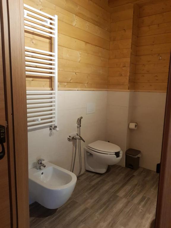 Koupelna v ubytování Lorica Suite Lago