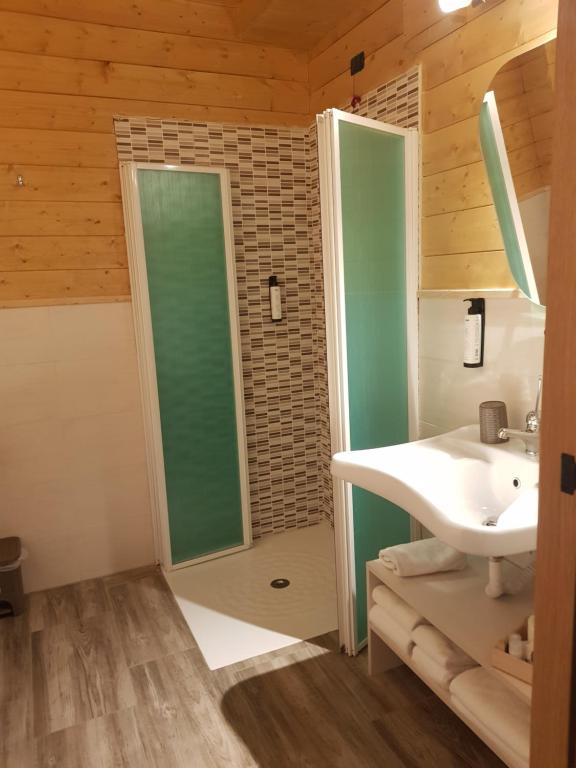 Koupelna v ubytování Lorica Suite Lago