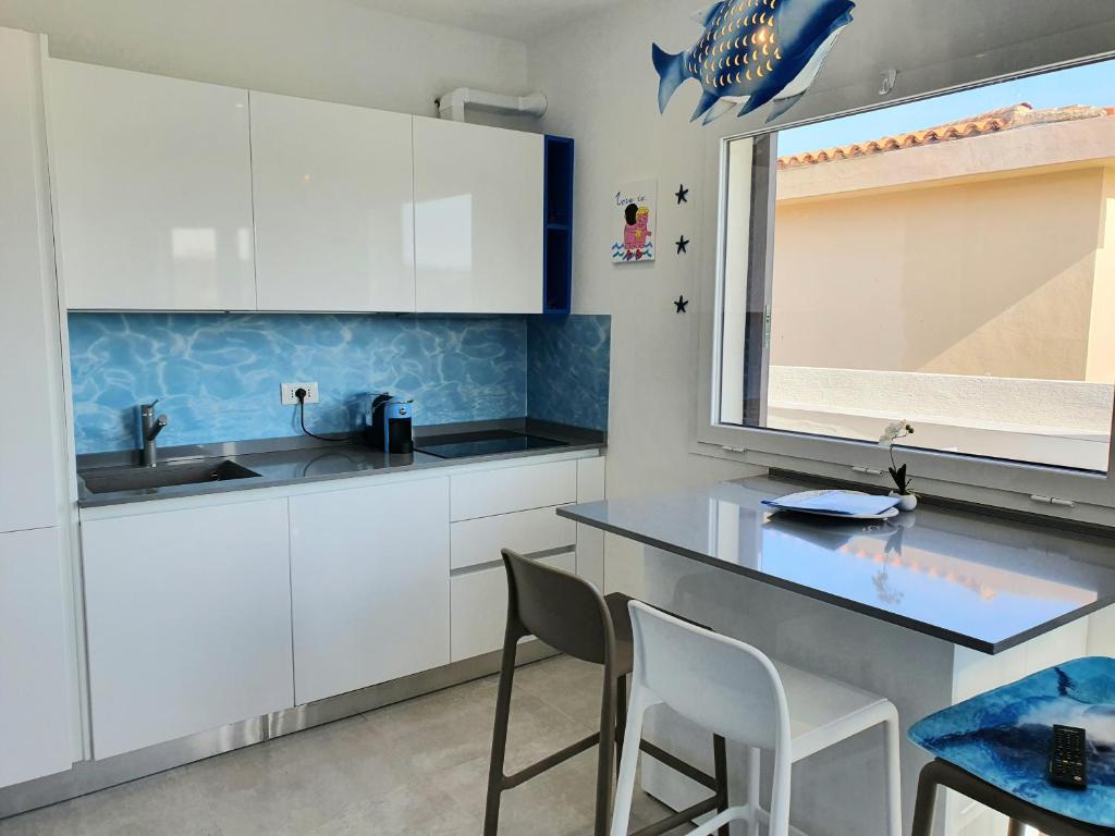 Kuchnia lub aneks kuchenny w obiekcie Appartamenti delfini terza spiaggia