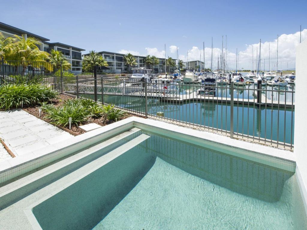 Blue on Blue Apartment 914, Nelly Bay (updated prices 2024)