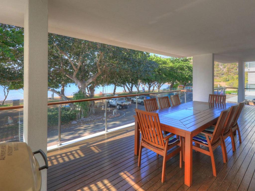 Balkón nebo terasa v ubytování Maggies Beachfront Apartment 3