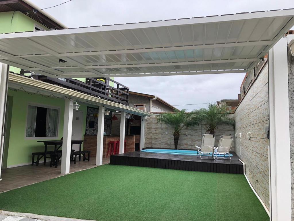  Casa com piscina em Florianópolis