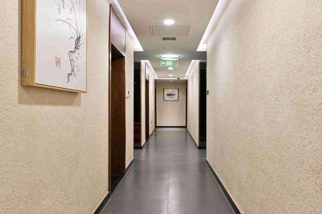 Fotografie z fotogalerie ubytování Xingshe Alley Courtyard Hotel Beijing Wangfujing Forbidden City Branch - Breakfast included & English speaking reception & Free WiFi and Laundry room & Hutong Culture & Cat-keeping & Flower-growing Terrace & One day tour service & Free coffee v Pekingu