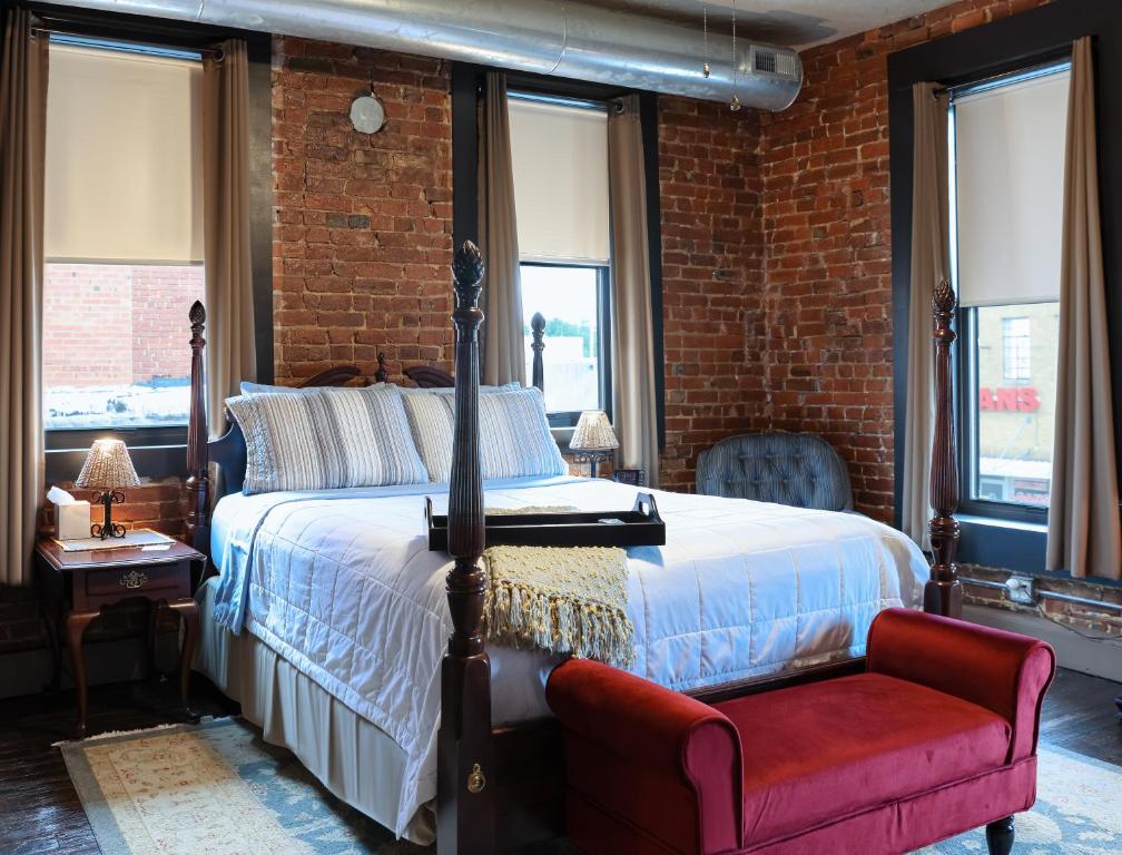 Postel nebo postele na pokoji v ubytování Guest Apartment at Commercial Street Studio
